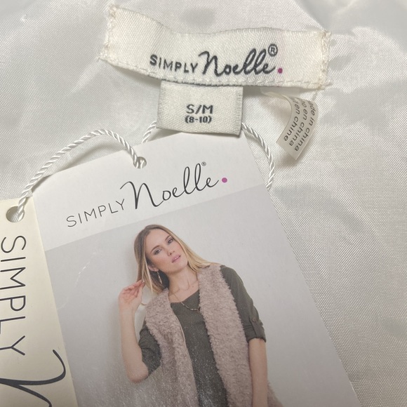 Faux fur vest - Picture 9 of 9